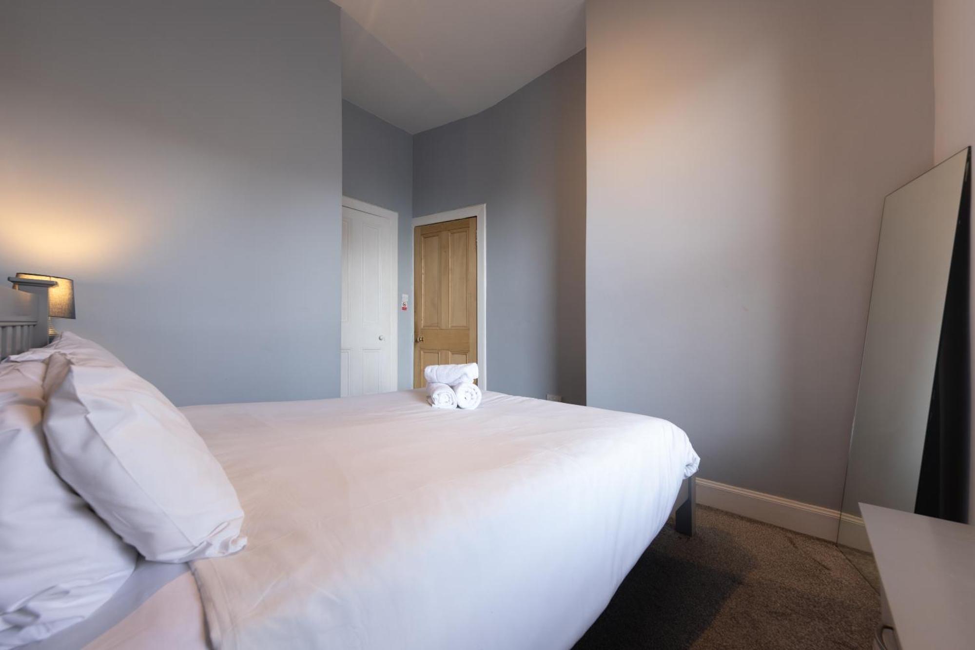 Bright 1 Bedroom Apartment Near City Centre เอดินบะระ ภายนอก รูปภาพ